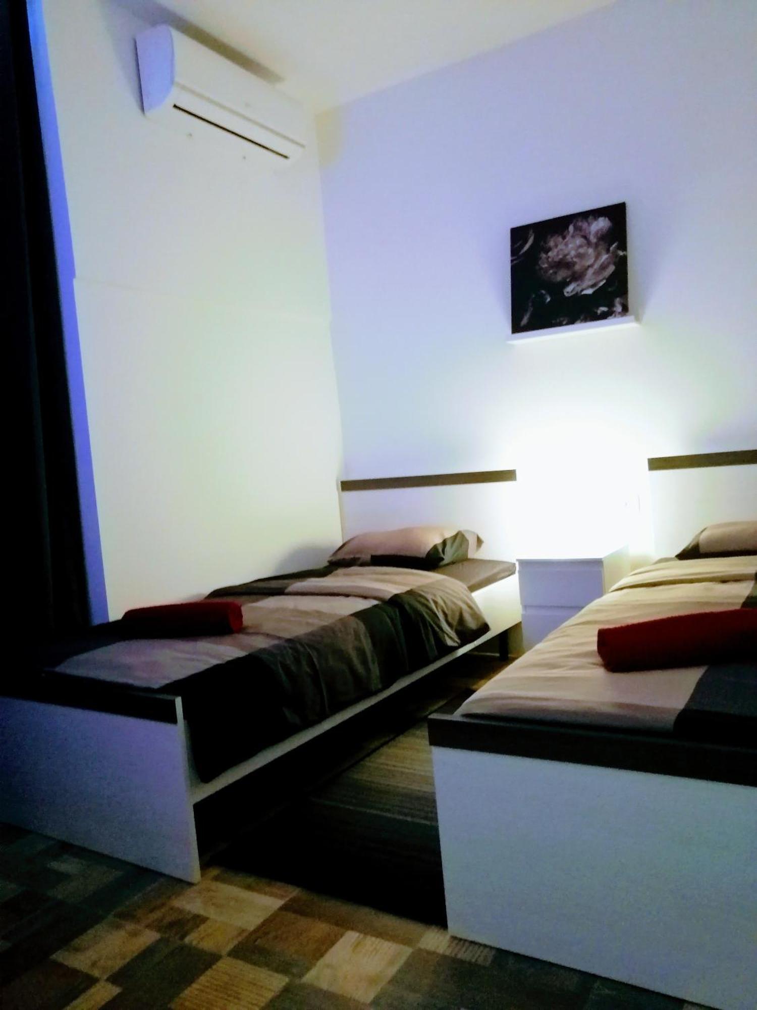 Pula Center - Studio Apartments Luaran gambar