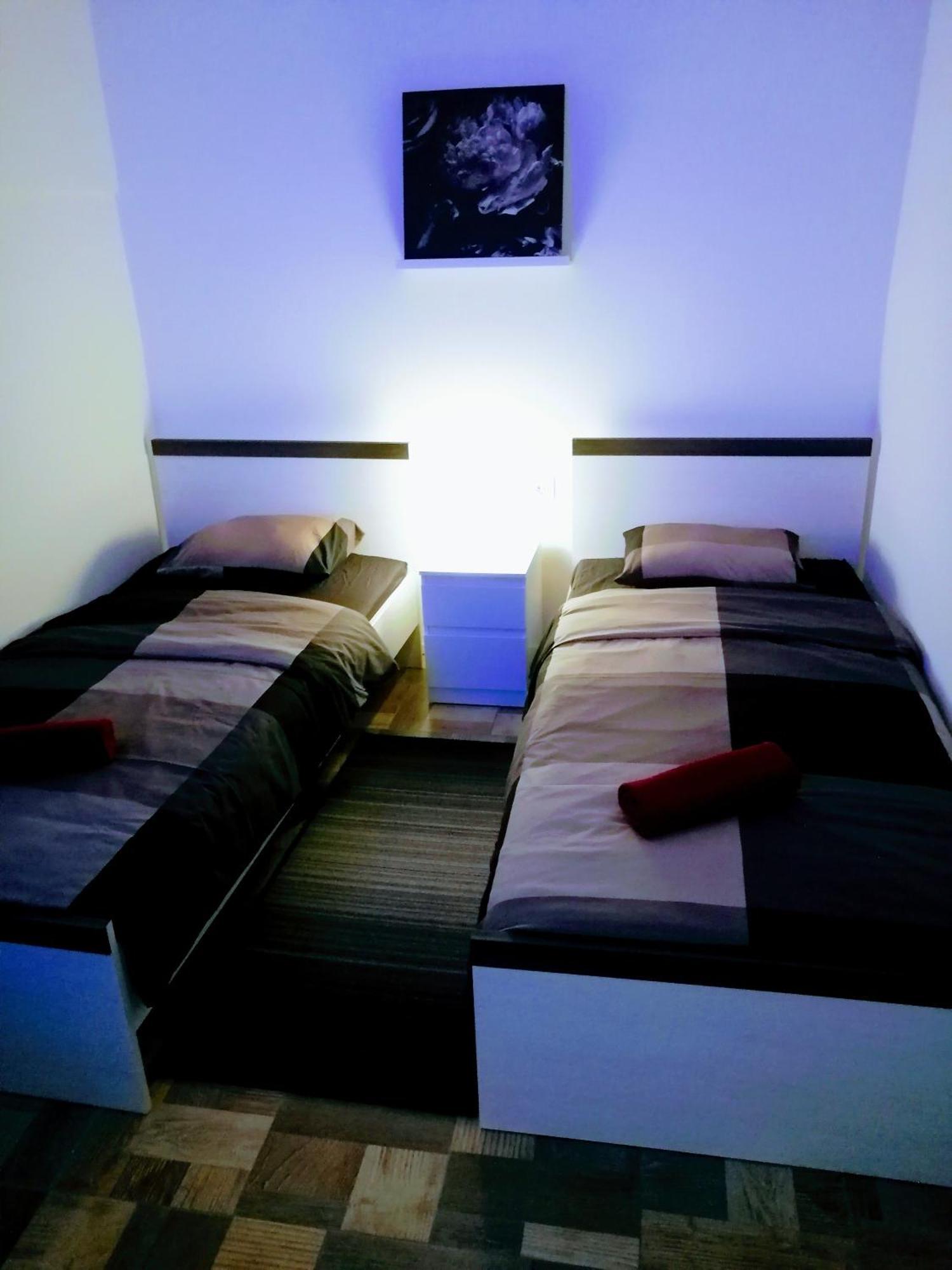 Pula Center - Studio Apartments Luaran gambar