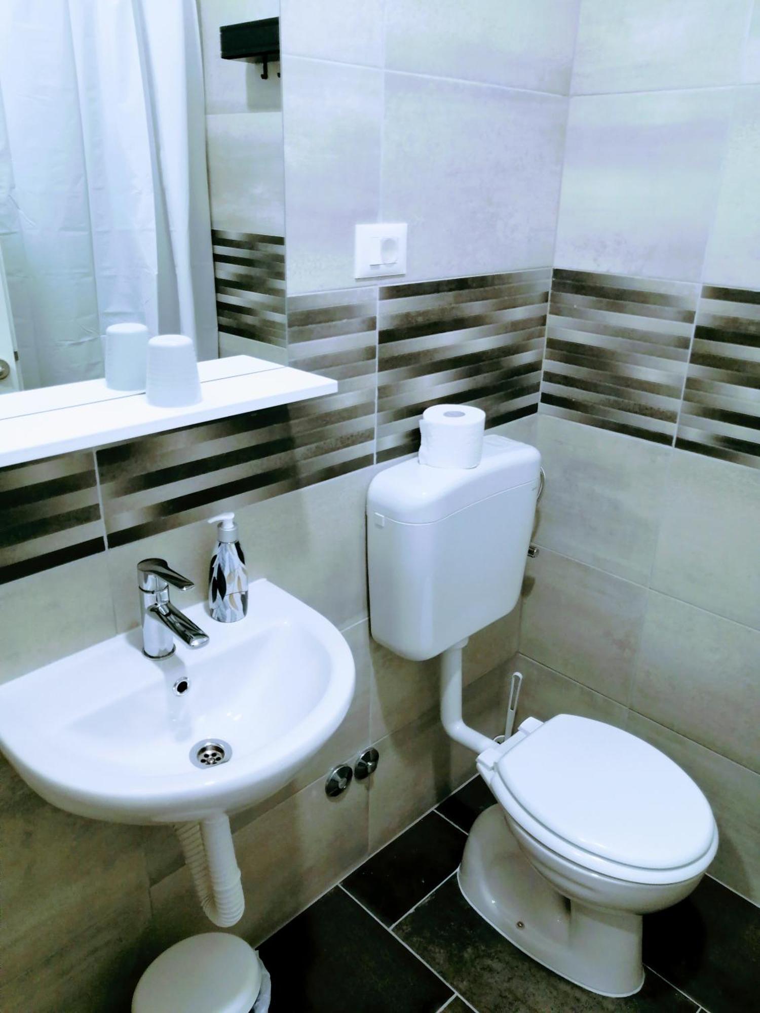 Pula Center - Studio Apartments Luaran gambar
