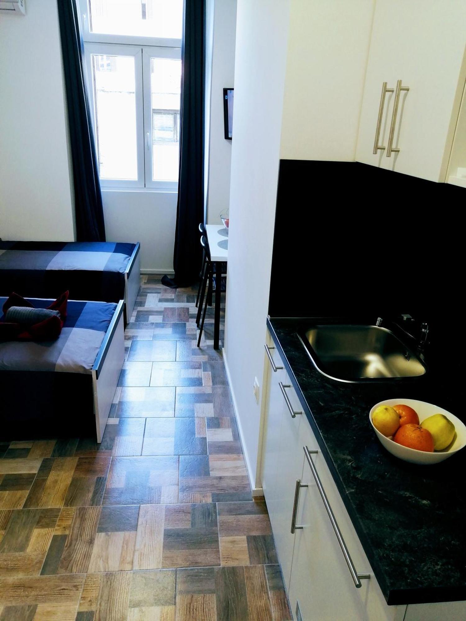 Pula Center - Studio Apartments Luaran gambar