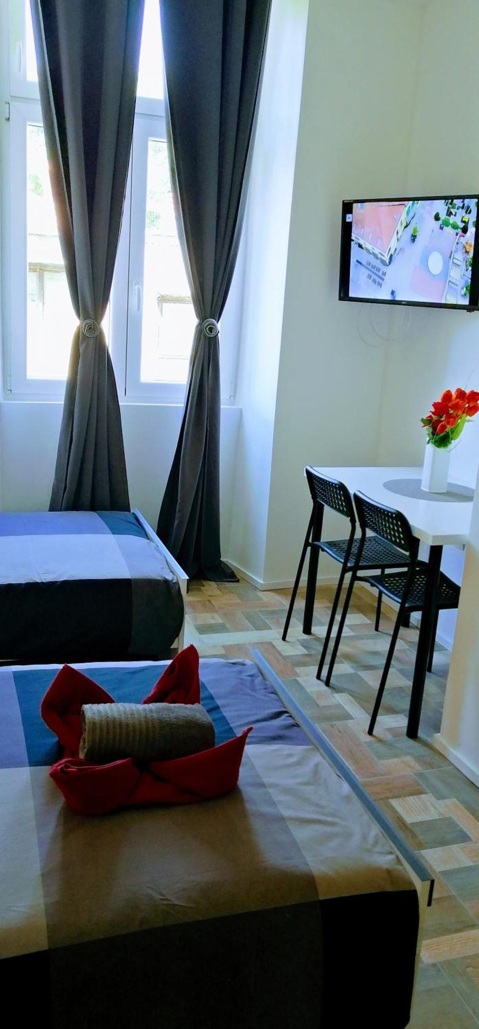 Pula Center - Studio Apartments Luaran gambar